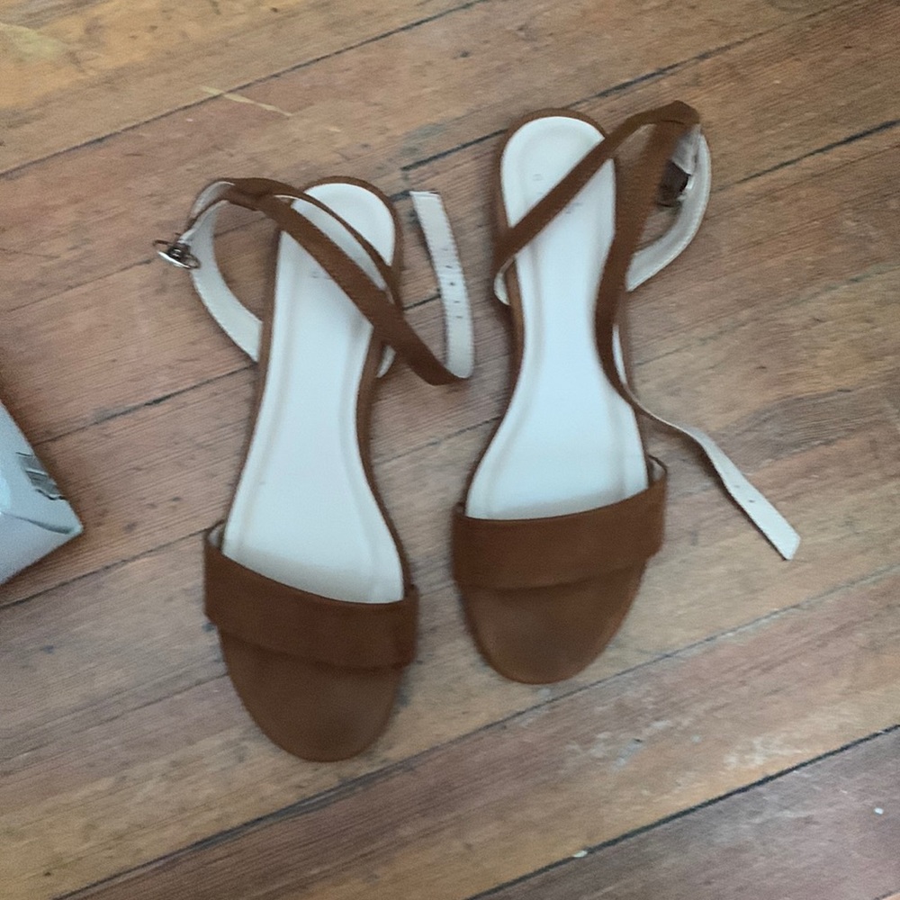 Womans Open Toed Shoes Size 8